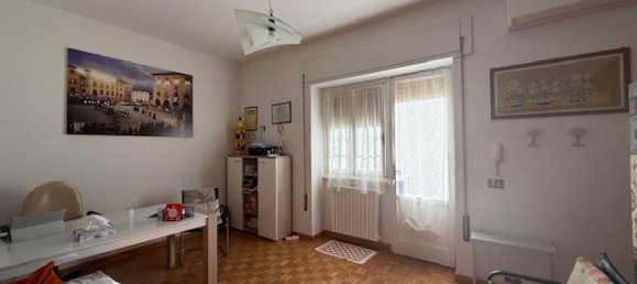 3 bedrooms Apartment in Pistoia, Italy No. 45980 9