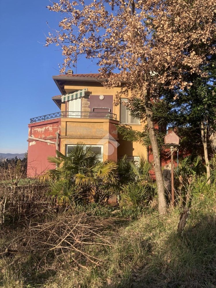 3-salle Appartement à Trieste, Italy No. 18648