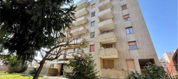 3 rooms Apartment in Milan, Italy No. 242328 16