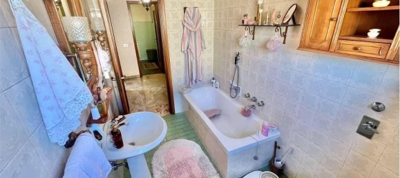 3 rooms Apartment in Milan, Italy No. 242328 5