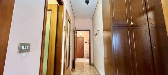 3 rooms Apartment in Milan, Italy No. 242328 2