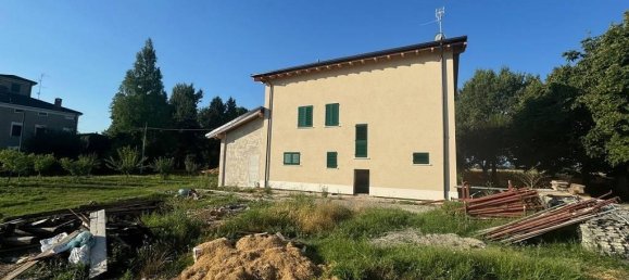 Дом с 9 комнатами в Модена, Италия № 122648 9