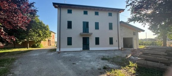 Дом с 9 комнатами в Модена, Италия № 122648 3