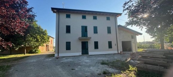 Дом с 9 комнатами в Модена, Италия № 122648 2