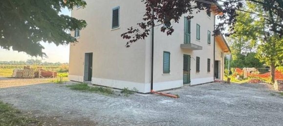 Дом с 9 комнатами в Модена, Италия № 122648 5