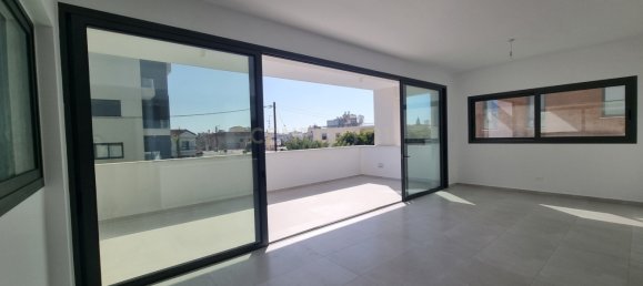 2 bedrooms Apartment in Germasogeia, Cyprus No. 3095 5