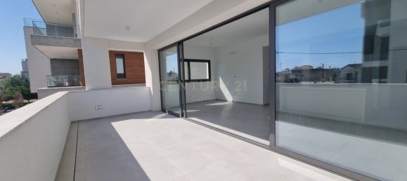 2 bedrooms Apartment in Germasogeia, Cyprus No. 3095 2