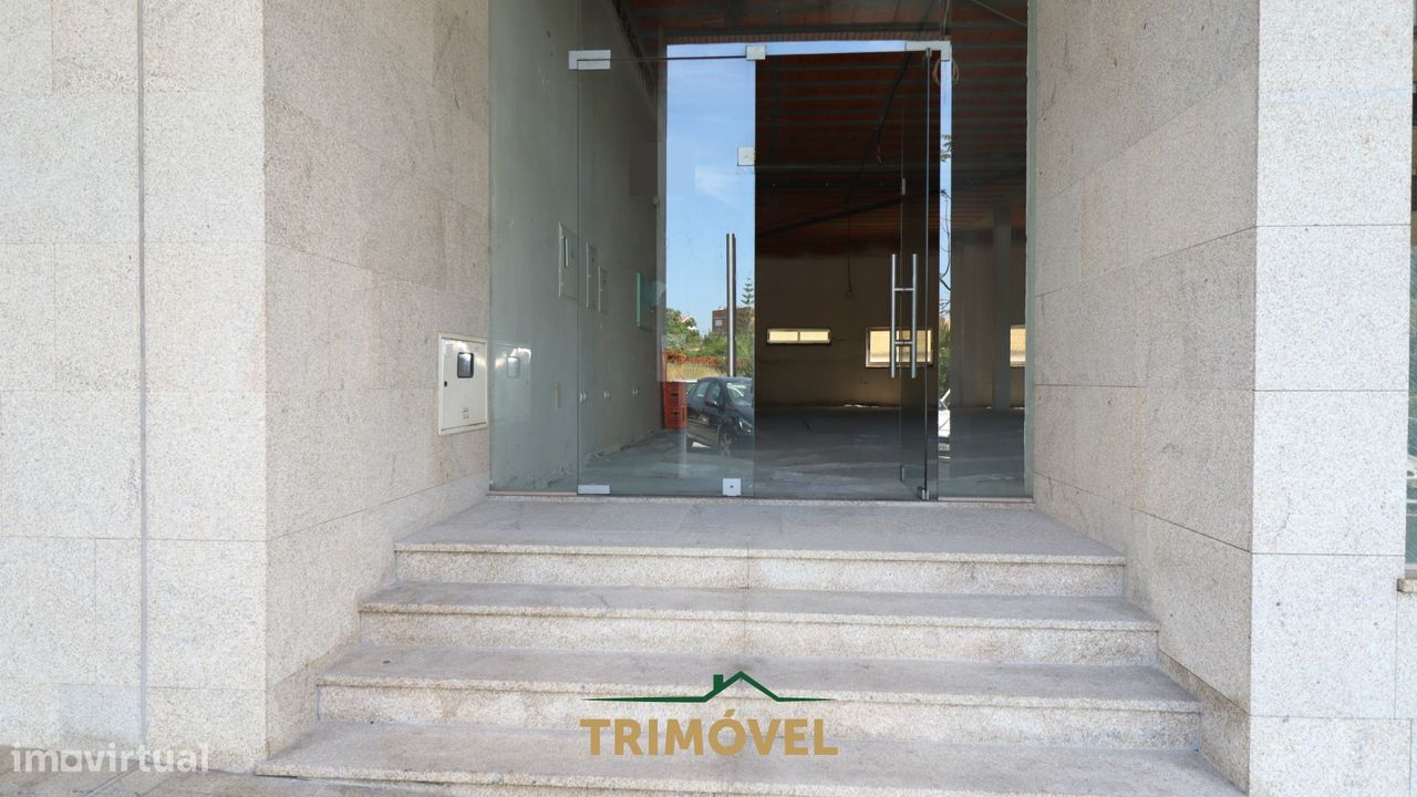 239m² Commercial property in Sao Joao da Madeira, Portugal No. 96699