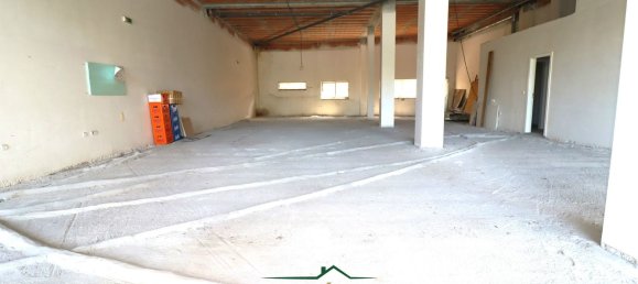 239m² Commercial property in Sao Joao da Madeira, Portugal No. 96699 3