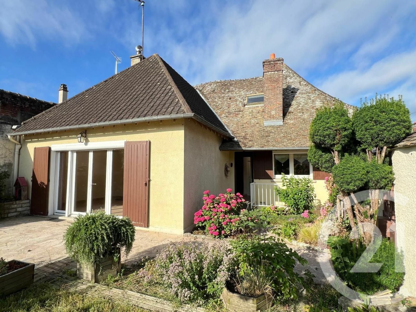 Casa de 3 dormitorios en Anet, France No. 253225