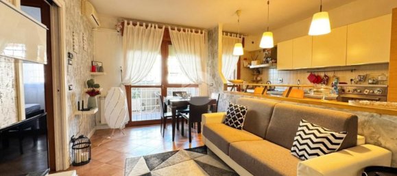 Apartamento de 3 habitaciónes en Rome, Italy No. 201460 2