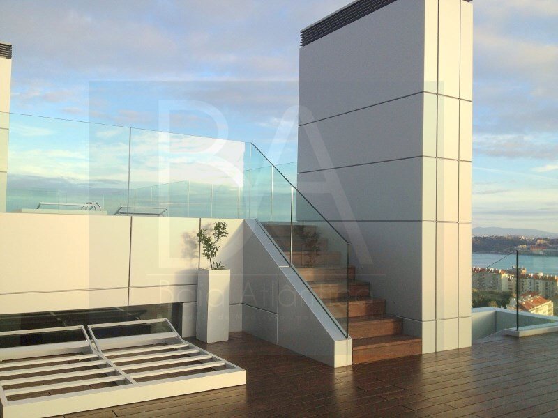 4 bedrooms Apartment in Lisbon, Portugal No. 81040