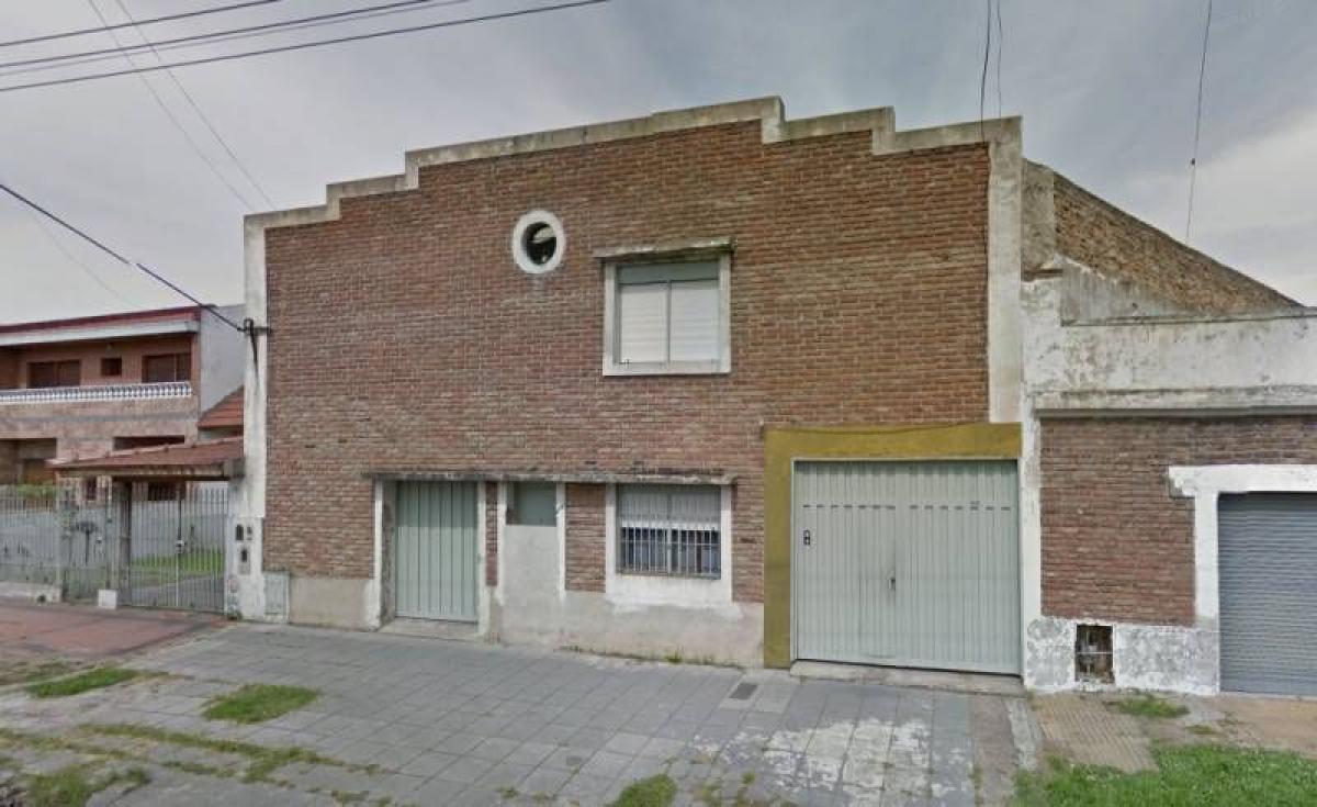 567m² Commercial property in Lanus, Argentina No. 29454