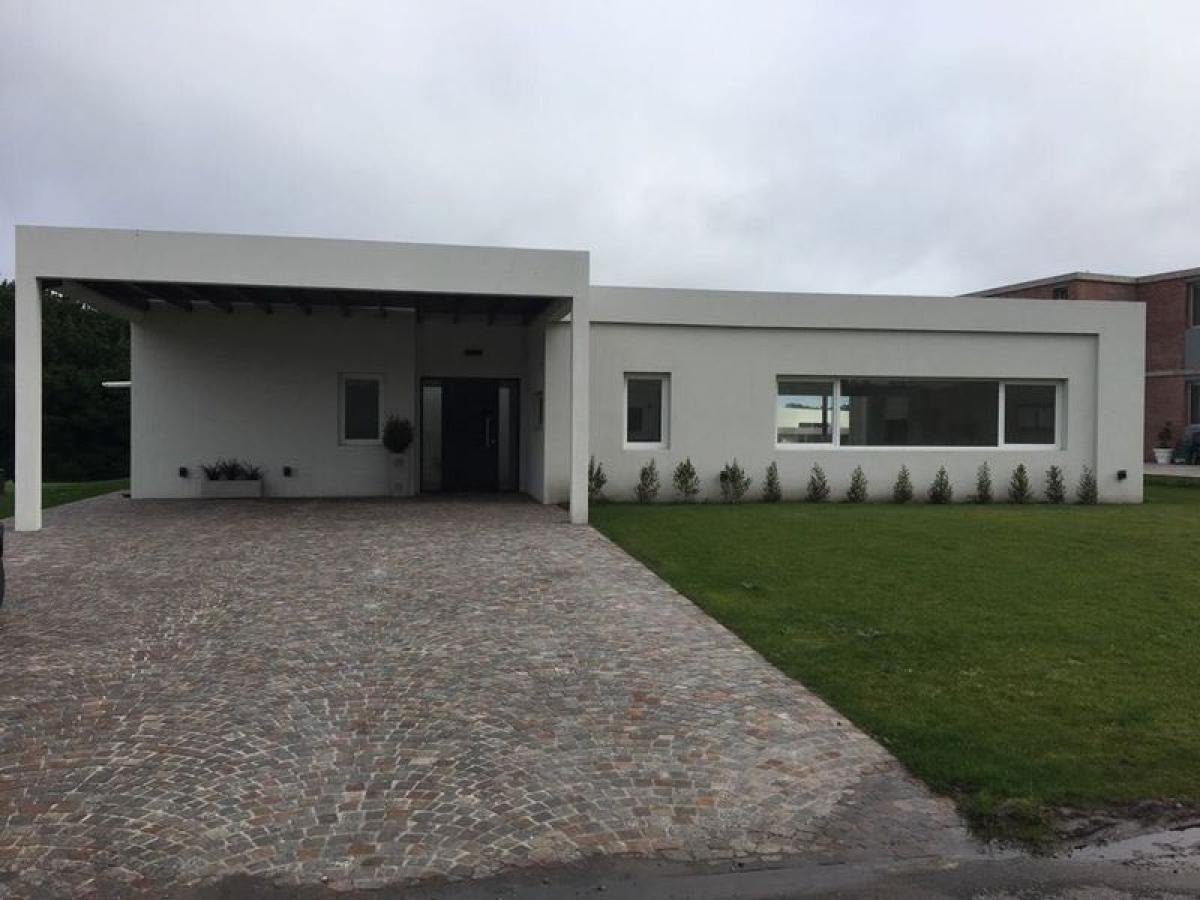 3 bedrooms House in Mar del Plata, Argentina No. 84547