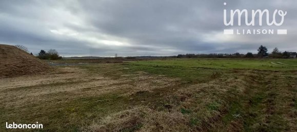 627m² Land in Montlivault, France No. 81441 5