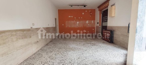 1غرفة عقار تجاري في Lariano, Italy رقم 214166 4