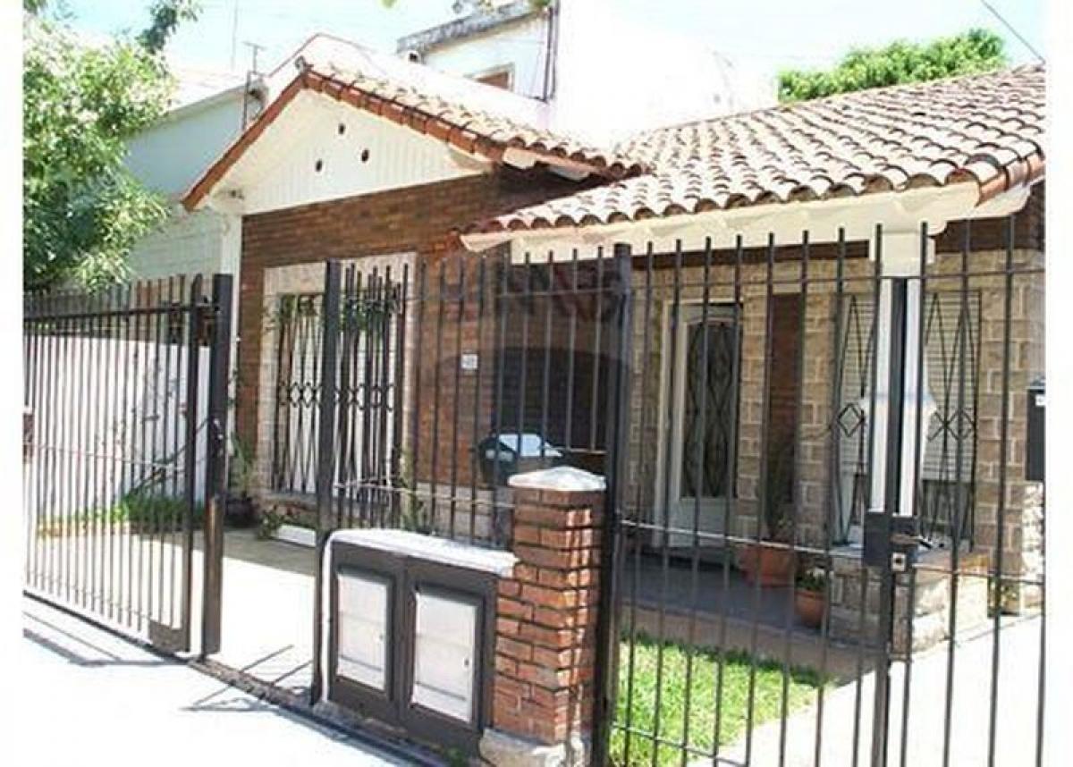 Дом с 2 спальнями в Трес де Фебреро, Аргентина № 1209