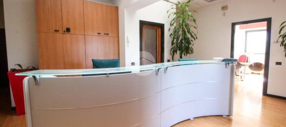 Escritório de 3 divisões em Cornegliano Laudense, Italy N.º 65290 4