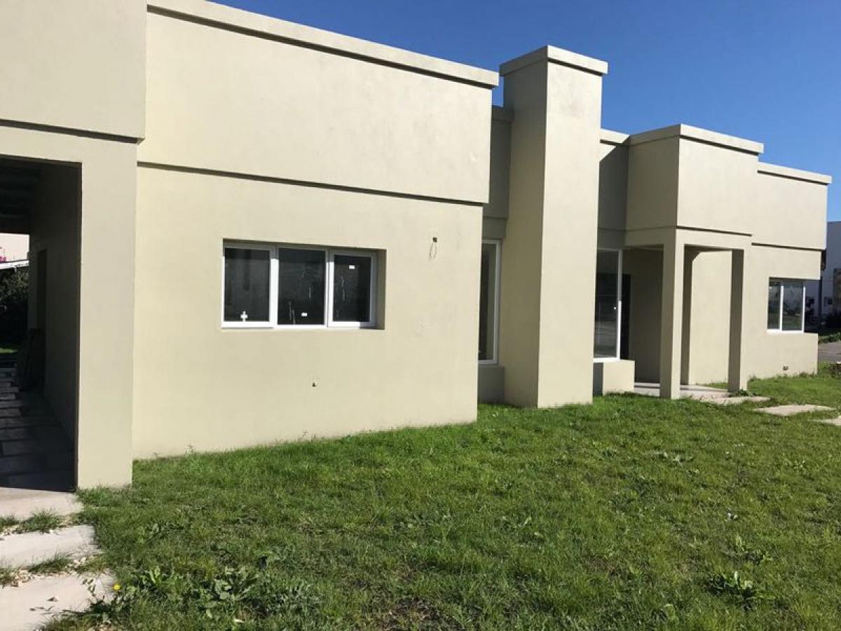 4 bedrooms House in Mar del Plata, Argentina No. 69515