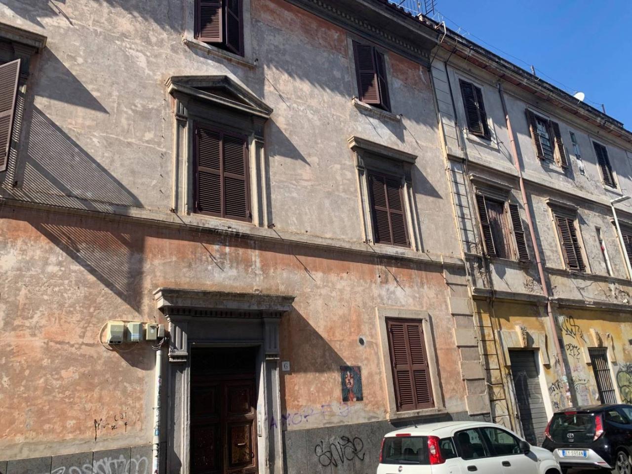 2 rooms Apartment in Rome, Italy No. 26369