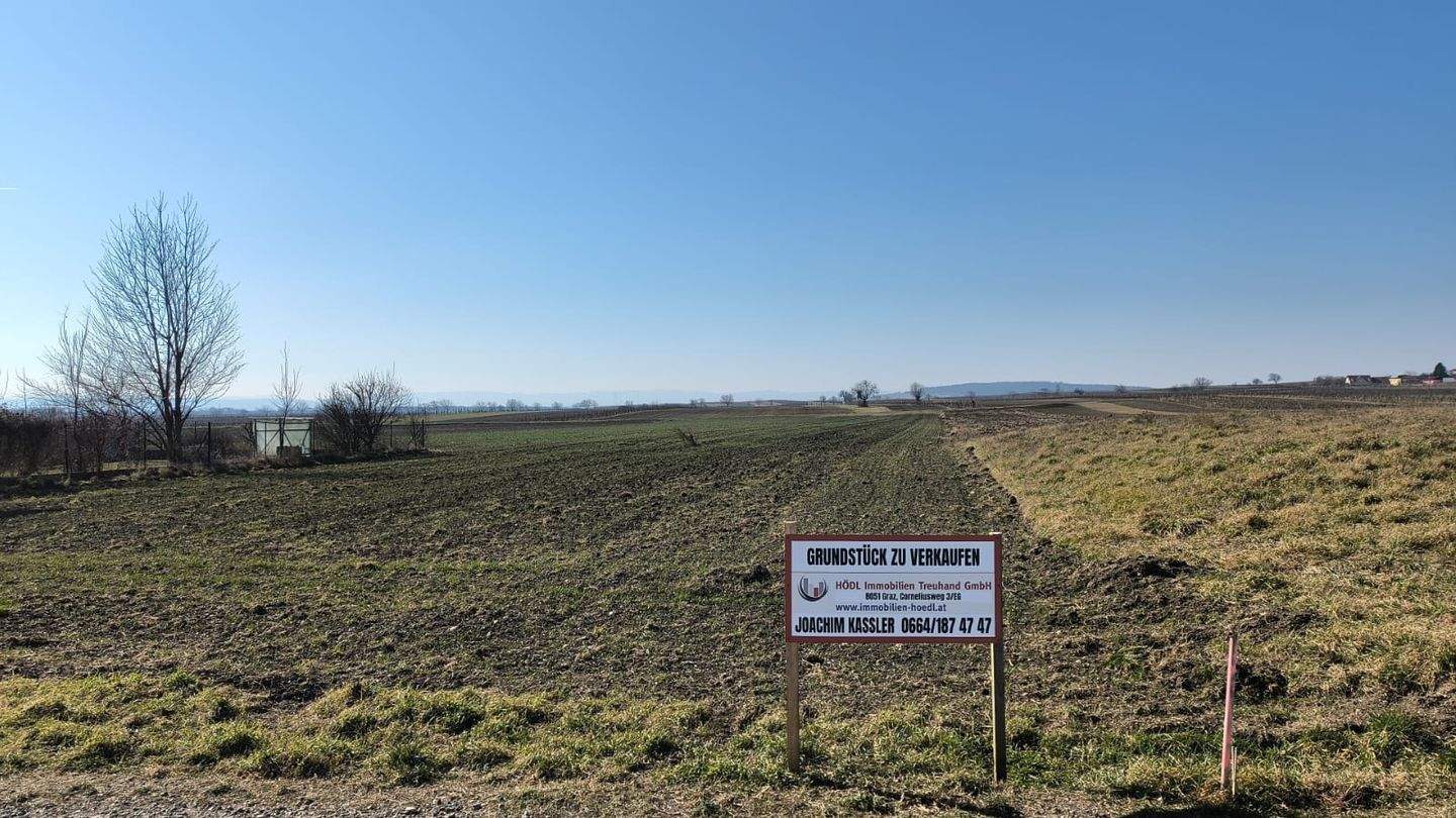  Land in Eisenstadt, Austria No. 48082