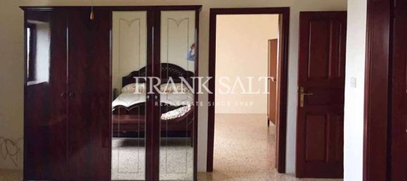 Villa de 4 dormitorios en Swieqi, Malta No. 3255 7