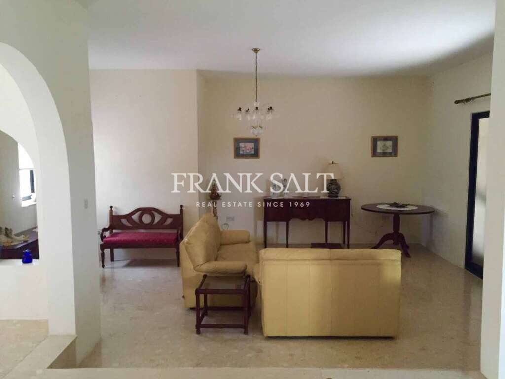 Villa de 4 dormitorios en Swieqi, Malta No. 3255