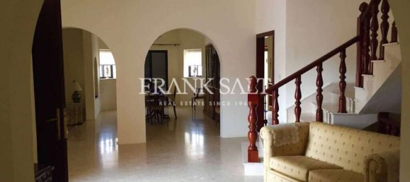 Villa de 4 dormitorios en Swieqi, Malta No. 3255 2