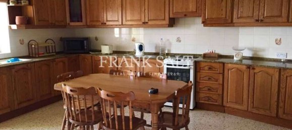 Villa de 4 dormitorios en Swieqi, Malta No. 3255 3