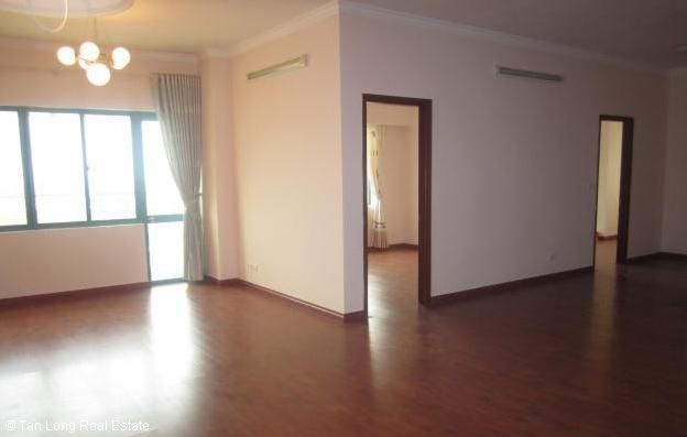 Apartamento de 3 dormitorios en Dong Da, Vietnam No. 4783