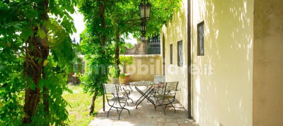 2 bedrooms Apartment in Florence, Italy No. 193171 4