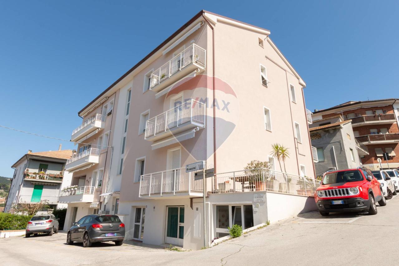 3 rooms Apartment in Sirolo, Italy No. 7621