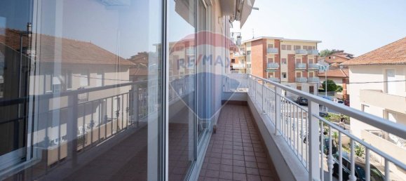 3 rooms Apartment in Sirolo, Italy No. 7621 27