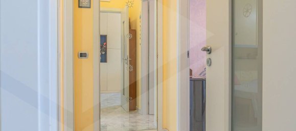 3 rooms Apartment in Bari, Italy No. 29145 10