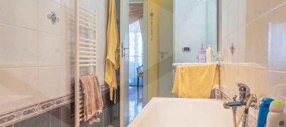 3 rooms Apartment in Bari, Italy No. 29145 12