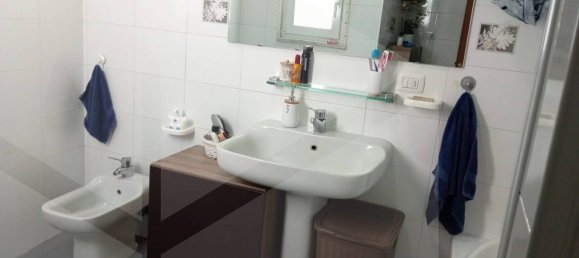 4 rooms Apartment in Bari, Italy No. 33857 37
