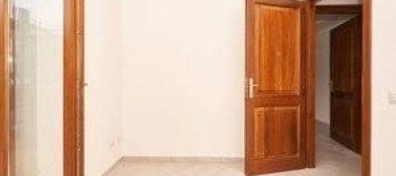 3-salle Appartement à Trevignano Romano, Italy No. 37018 17