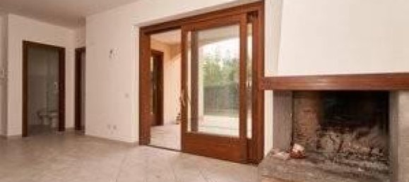 3-salle Appartement à Trevignano Romano, Italy No. 37018 10