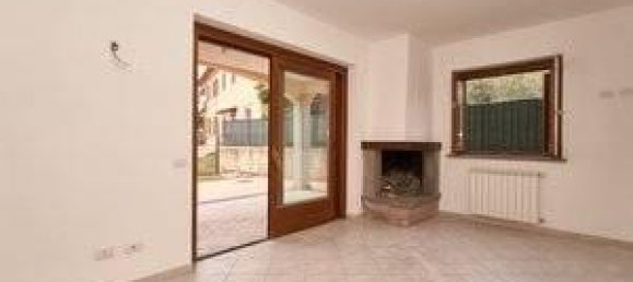 3-salle Appartement à Trevignano Romano, Italy No. 37018 9