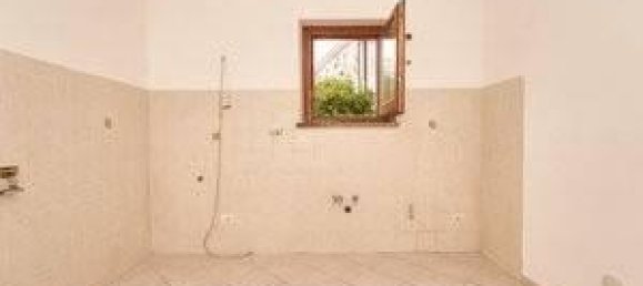 3-salle Appartement à Trevignano Romano, Italy No. 37018 13