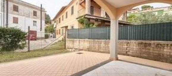 3-salle Appartement à Trevignano Romano, Italy No. 37018 3