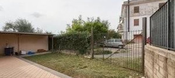 3-salle Appartement à Trevignano Romano, Italy No. 37018 6