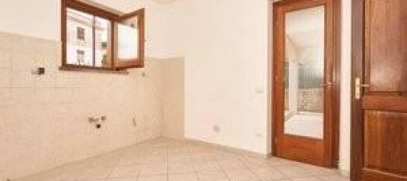 3-salle Appartement à Trevignano Romano, Italy No. 37018 14