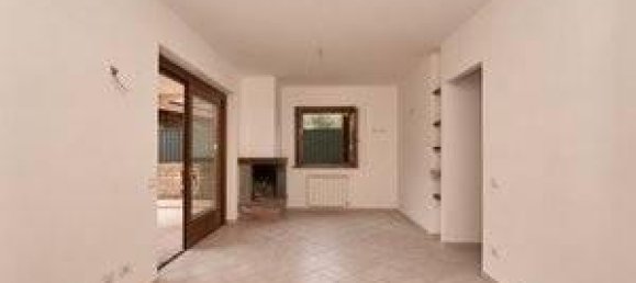 3-salle Appartement à Trevignano Romano, Italy No. 37018 11
