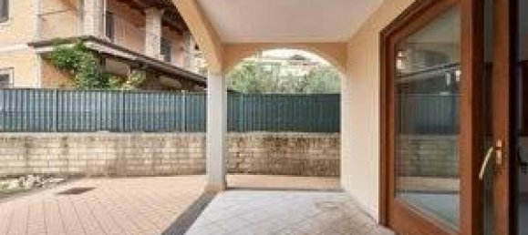 3-salle Appartement à Trevignano Romano, Italy No. 37018 2