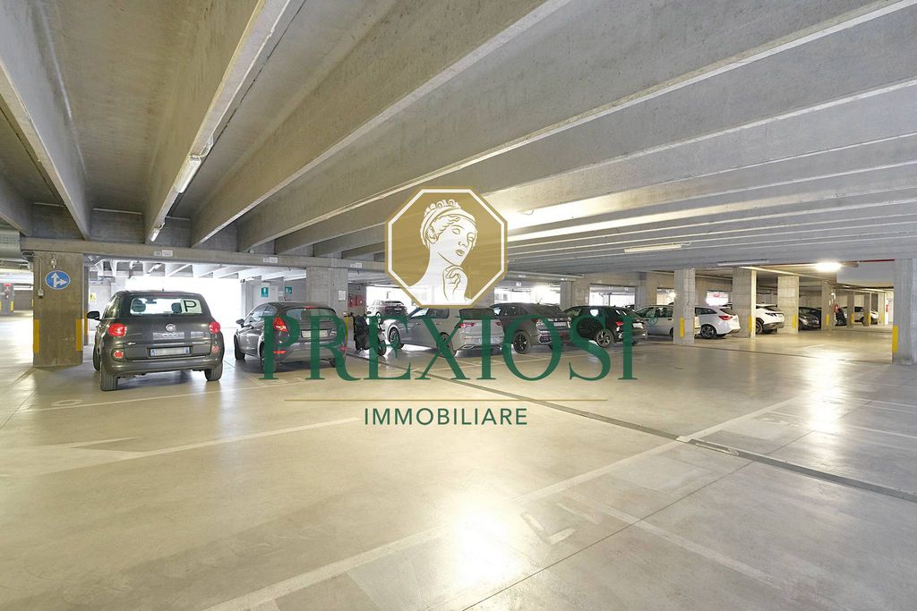 369m² Office in Verona, Italy No. 274018