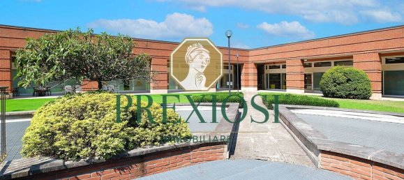 369m² Office in Verona, Italy No. 274018 3