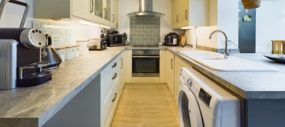 2 Schlafzimmer Haus in Bordon, United Kingdom, Nr. 13839 8