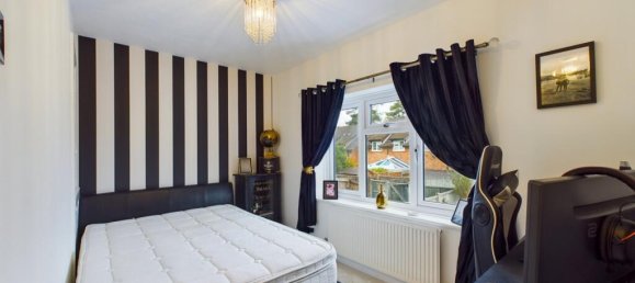 2 Schlafzimmer Haus in Bordon, United Kingdom, Nr. 13839 13