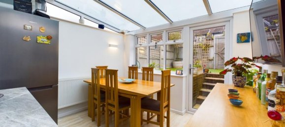 2 Schlafzimmer Haus in Bordon, United Kingdom, Nr. 13839 2